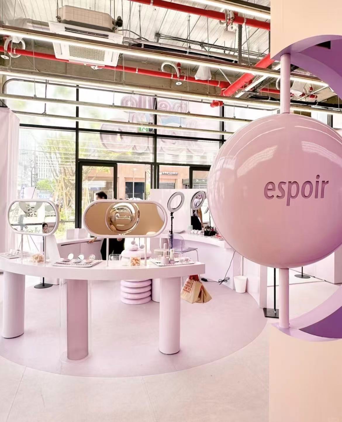 Beauty pop-up store activation